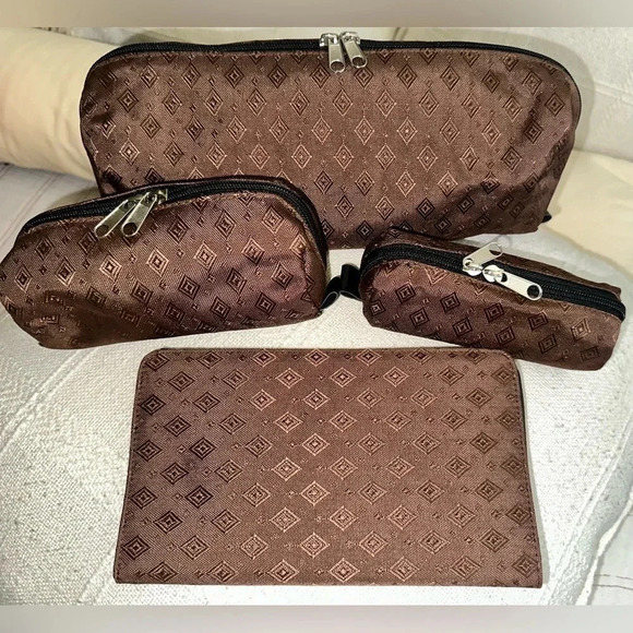 Set Of 4 Travel Bags/ Includes 3 Pouches & 1 Passport Holder - Picture 1 of 9